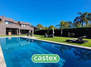 Casa · 329m² · 5 Ambientes · Casa en Venta con Renta en Pilar Privado