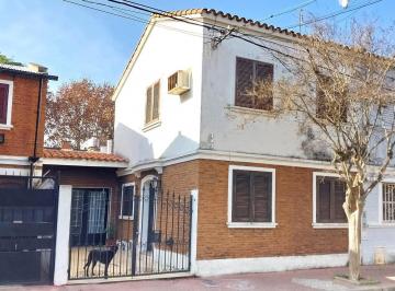 Casa · 137m² · 5 Ambientes · 2 Cocheras · Casa en Venta de 3 Dorm., 2 Cocheras en Alberdi