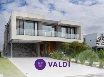 Casa · 317m² · 6 Ambientes · 2 Cocheras · Casa en Venta - Barrio Terralagos, Canning