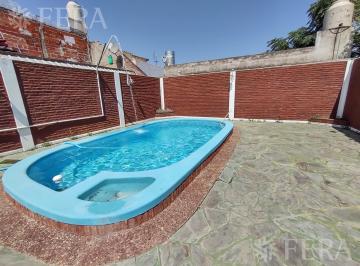 Casa · 173m² · 3 Ambientes · 1 Cochera · Venta de Casa de 3 Ambientes con Cochera y Piscina en Lanús Este