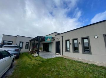 Casa · 270m² · 4 Ambientes · Casa en Mar del Sur