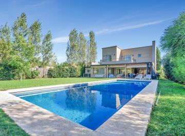 Casa · 172m² · 6 Ambientes · 2 Cocheras · Impecable Propiedad en Las Liebres Nuevo Valor