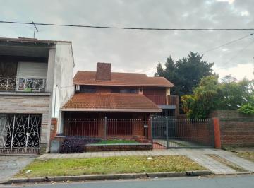 Casa de 5 ambientes, Quilmes · Chalet 5 Ambientes con Amplio Fondo