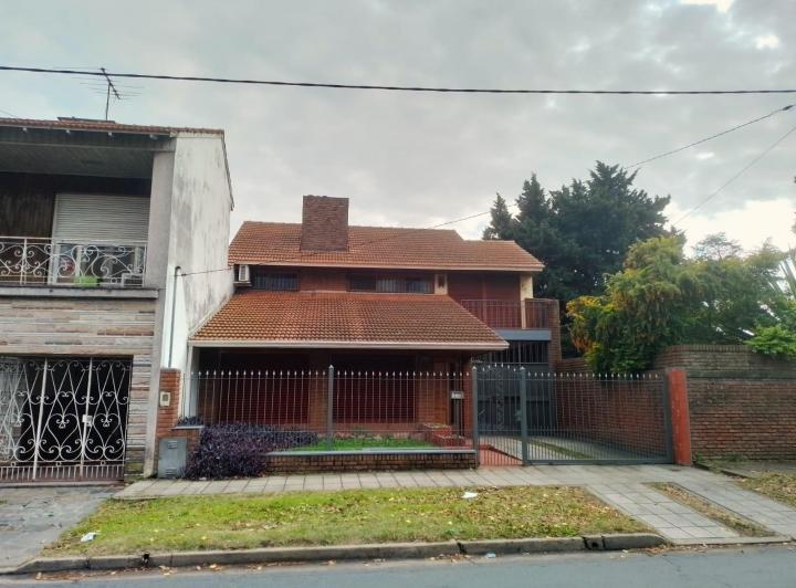 Casa · 200m² · 5 Ambientes · 5 Cocheras