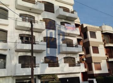 Edificio · 560m² · 3 Ambientes · 8 Cocheras · 8 Departamentos de 3 Ambientes con Vista Al Mar y Cochera