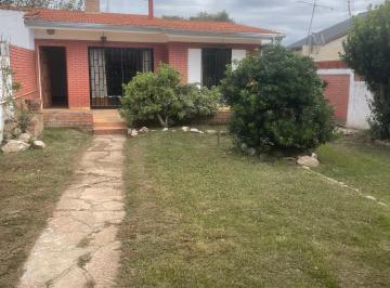 Casa de 8 ambientes, Villa Carlos Paz · Chalet a m Av Carcano Zona Disco