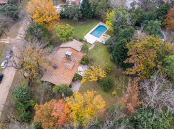 Casa · 270m² · 5 Ambientes · Venta - Casa Tres Dorm. con Jardin y Pileta - Funes