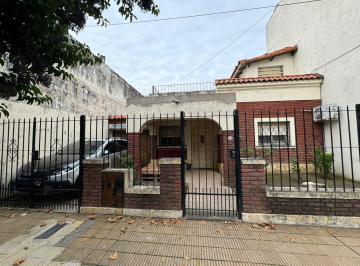 Casa · 140m² · 3 Ambientes · 1 Cochera · Casa en Caseros Apto Crédito