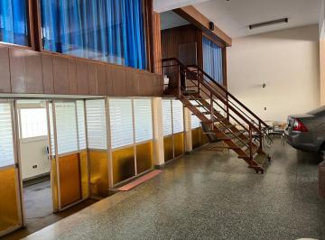Local comercial · 400m² · Hermoso Local en La Av Mosconi