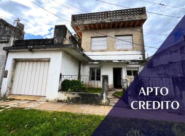 Casa · 425m² · 5 Ambientes · 1 Cochera · Casa / Proyecto a Terminar Zarate