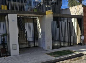PH de 2 ambientes, Villa del Parque · Alquilo PH 2 Ambientes Sin Expensas.