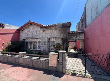 Casa · 175m² · 4 Ambientes · Amplia Casa a La Venta en Villa Dominico