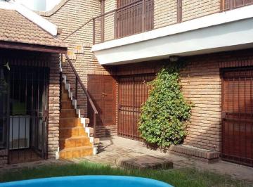Casa · 200m² · 4 Ambientes · 1 Cochera · Casa - Quilmes