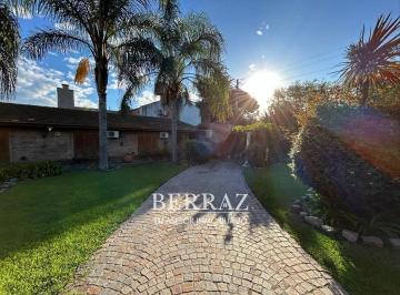 Casa · 150m² · 5 Ambientes · 3 Cocheras · Casa Venta 5 Ambientes en Montecarlo Pilar Lote de 600 m²