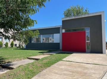 Casa · 205m² · 5 Ambientes · 2 Cocheras · Casa en El Canton Puerto Escobar