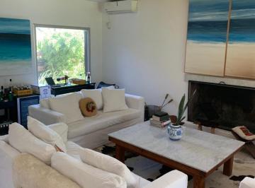 Casa · 280m² · 6 Ambientes · 1 Cochera · Muy Linda Casa en Santa Barbara Alquiler