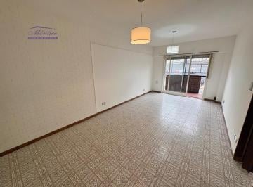 Departamento · 62m² · 3 Ambientes · Amplio 3 Amb Fte con Balcon Corrido. a m Subte B Los Incas