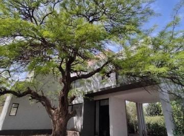 Casa de 3 ambientes, Villa Allende · Casa 140 m² Cub. en Housing Golf Villa Allende (Cav 013)