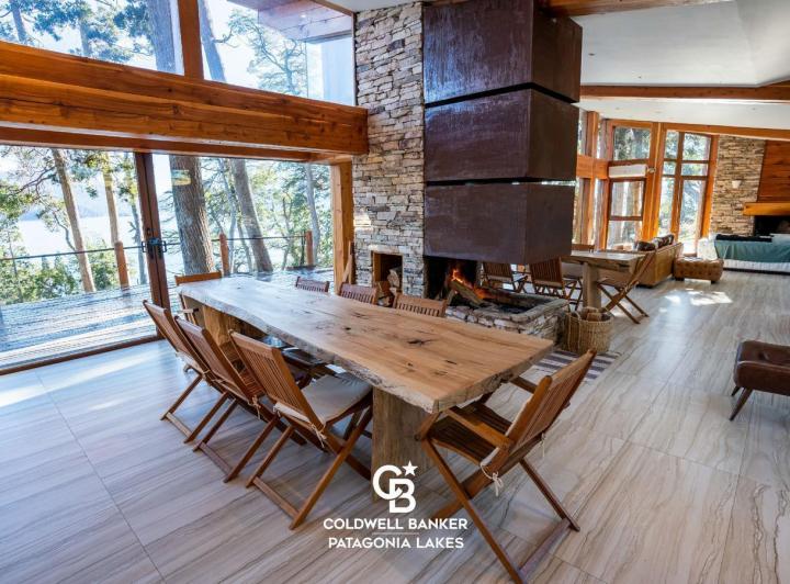 Casa · 369m² · 6 Ambientes · 1 Cochera