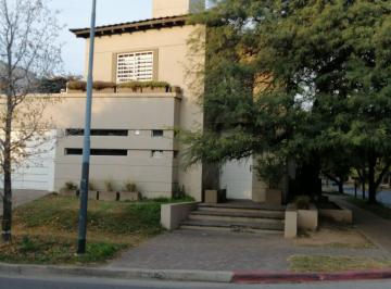 Casa de 7 ambientes, Córdoba · Hermosa Casa en Venta en Jardines del Jockey