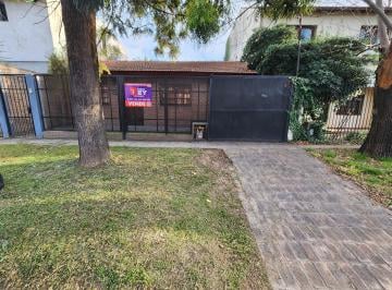 Casa de 3 ambientes, Almirante Brown · Chalet en Venta en Muy Buena Ubicacion en Adrogué