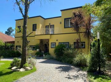 Casa · 200m² · 5 Ambientes · 2 Cocheras · Casa en Venta en Golfers C. C