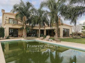 Casa · 390m² · 6 Ambientes · 2 Cocheras · Casa en Venta 7 Ambientes Terravista con Vista a La Laguna