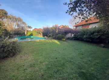 Casa · 328m² · 8 Ambientes · 6 Cocheras · Chalet 8 Ambientes - Payró 3600