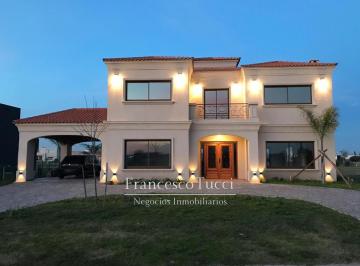 Casa · 400m² · 6 Ambientes · 2 Cocheras · Casa en Venta 6 Ambientes Terravista