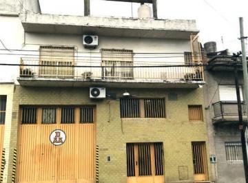 Depósito · 440m² · Excelente Depósito con Oficinas y Departamento de 3 Ambientes
