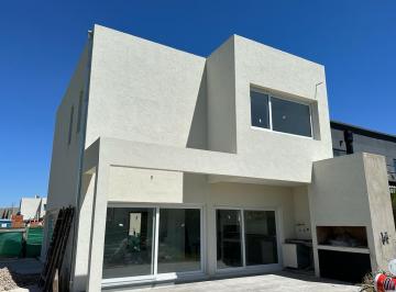 Casa · 150m² · 4 Ambientes · Casa en Venta de 3 Dorm. - Vila Marina I Tigre