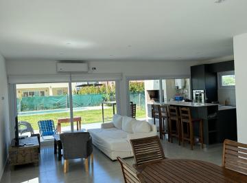 Casa · 150m² · 5 Ambientes · Casa en Venta de 3 Dorm. - Vila Marina I Tigre