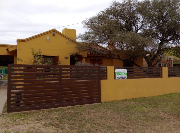 Casa · 130m² · 4 Ambientes · 2 Cocheras