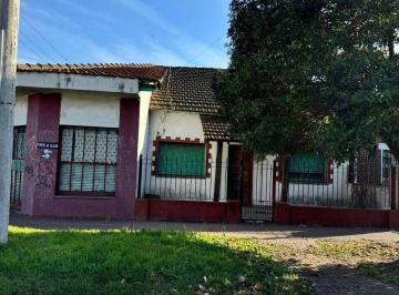 Casa · 120m² · 3 Ambientes · 1 Cochera · Chalet con Local en Venta en R. Calzada