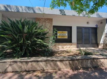 Casa · 154m² · 5 Ambientes · 1 Cochera · Venta Casa Barrio Parque Capital 3 Dorm. Amplio Patio C/ Escritura Cba