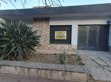 Casa · 154m² · 5 Ambientes · 1 Cochera · Venta Casa Barrio Parque Capital 3 Dorm. Amplio Patio C/ Escritura Cba