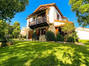 Casa · 450m² · 5 Ambientes · 3 Cocheras · Chalet en Venta en El Barrio Stella Maris, Mar del Plata