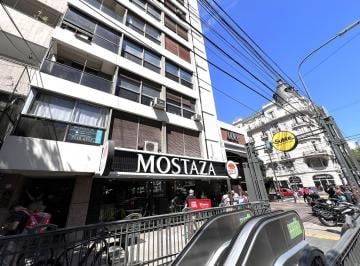Oficina comercial · 64m² · 3 Ambientes · Oficina de 3 Amb. Al Frente (1er Piso) - Apto Profesional - Exc. Ubicación