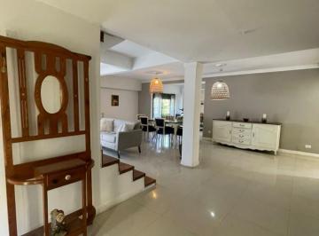 Casa · 190m² · 5 Ambientes · 1 Cochera · Casa Corte Moderno - San Carlos - a m Golf Playa Grande - Equipado Para7 Huespedes