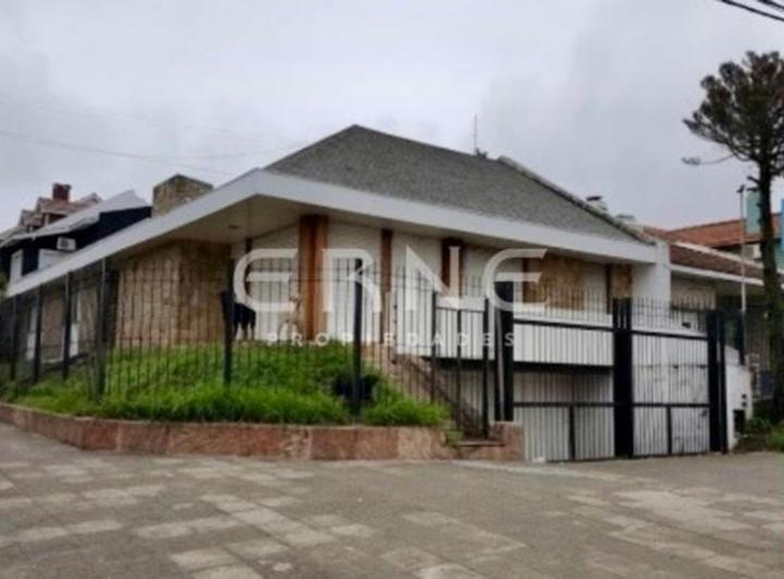 Casa · 232m² · 5 Ambientes · 3 Cocheras