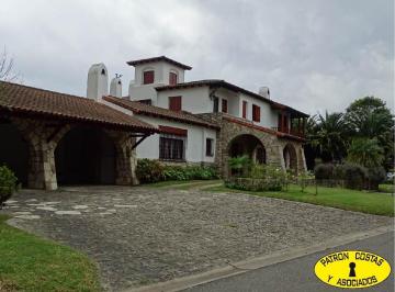 Casa · 998m² · 6 Ambientes · 5 Cocheras · 2058 Ml - Venta Casco en Barrio Cerrado Moreno. Bajas Expensas.