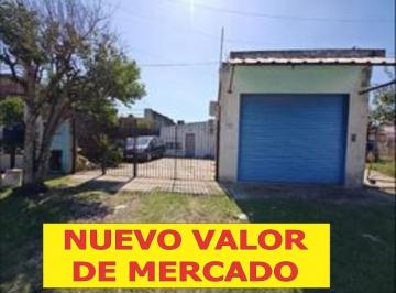 Casa · 195m² · 10 Ambientes · 2 Cocheras · Casa con Local a La Venta en Isidro Casanova