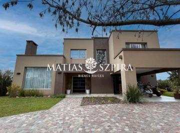 Casa · 330m² · 5 Ambientes · 2 Cocheras · Casa en Venta en Terravista