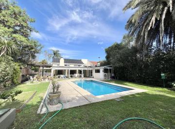 Casa · 291m² · 5 Ambientes · 2 Cocheras · Impecable Casa de 5 Ambientes en Venta con Cochera y Parrilla en El Club Nautico Escobar
