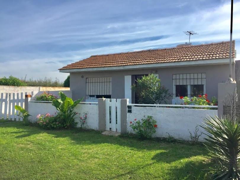 Casa 3 amb, 1 baño, 2 dorm, 1 cochera — Barrio Felix Camet