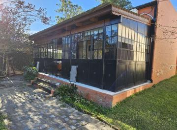 Casa · 60m² · 3 Ambientes · 1 Cochera · Casa de un Dormitorio, con Excelente Ubicación y Jardín. Esteba Lonne y Ángel Turchet