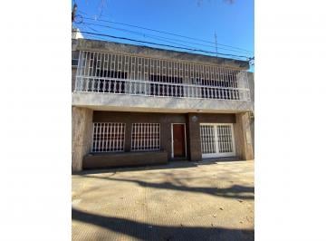 Casa · 210m² · 6 Ambientes · 2 Cocheras · Lavalle 860 - Casa 4 Dorm. - Cochera Doble