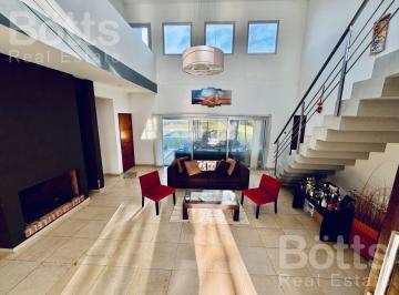 Casa · 280m² · 5 Ambientes · 2 Cocheras · Venta - Casa 3 Dorm. - Dependencia - Lote 1500 m² - Harás del Sur 1