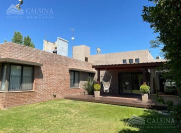 Casa · 187m² · 3 Dormitorios · 2 Cocheras · Casa en Venta Villa Catalina E53