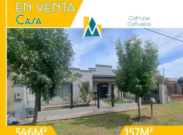 Casa · 157m² · 3 Ambientes · 3 Cocheras · Casa con Quincho y Pileta Climatizada en un Barrio Exclusivo